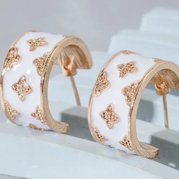 Elegant Gold and White Flower Half Hoop Earrings - Picture 2 of 4